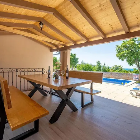 4 Bedroom Cozy In Rovanjska