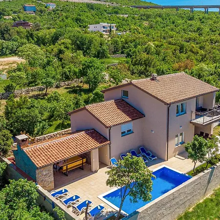 4 Bedroom Cozy In Rovanjska