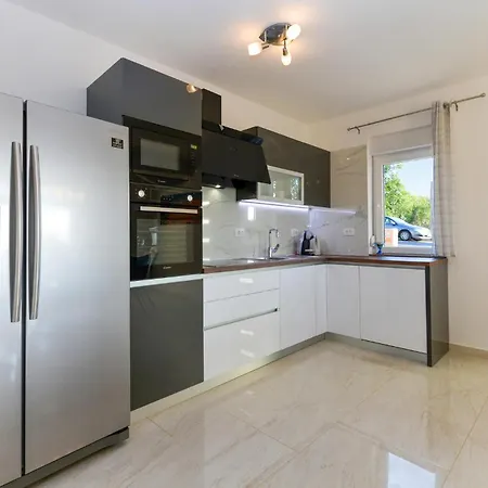 4 Bedroom Cozy In