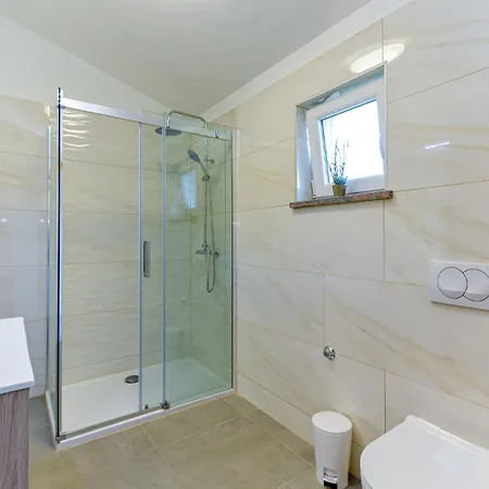 4 Bedroom Cozy In * Rovanjska