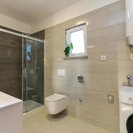 Holiday home 4 Bedroom Cozy In