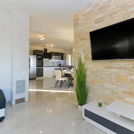 4 Bedroom Cozy In *