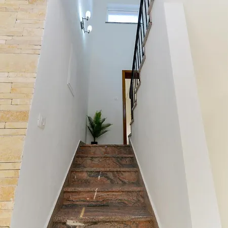 Holiday home 4 Bedroom Cozy In Rovanjska