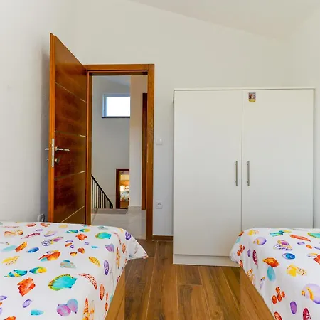 4 Bedroom Cozy In Holiday home
