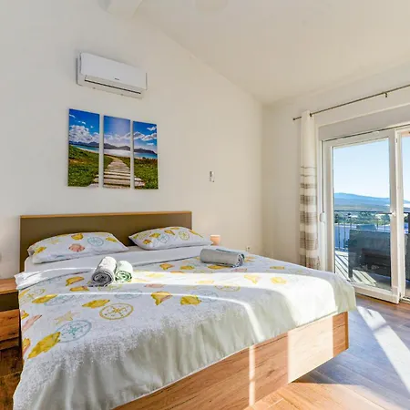 4 Bedroom Cozy In * Rovanjska