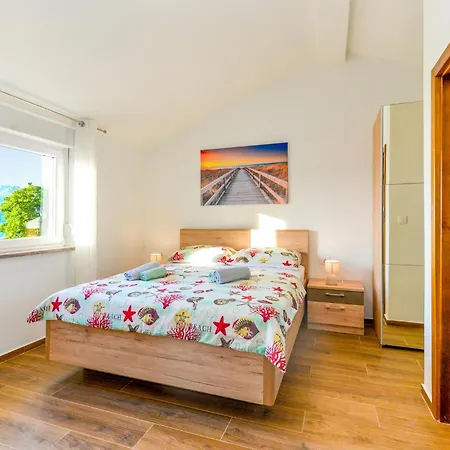 4 Bedroom Cozy In Holiday home *