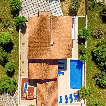 4 Bedroom Cozy In *